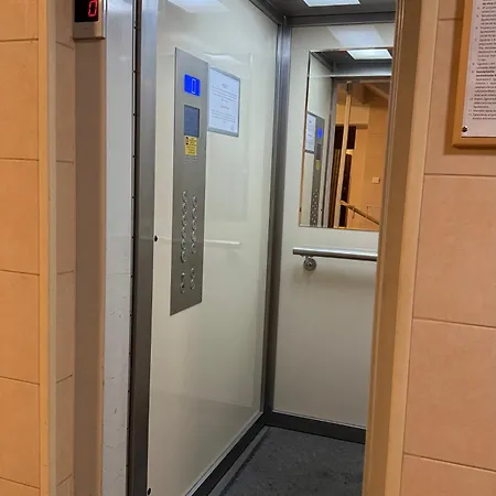 Deluxury Chmielna Апартаменты *