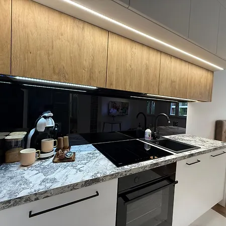 Deluxury Chmielna Апартаменты *