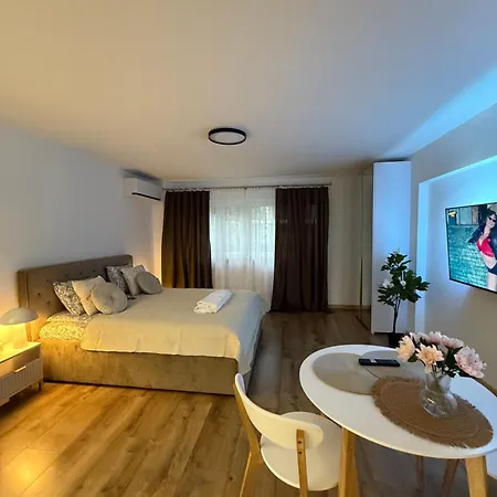 Deluxury Chmielna Апартаменты