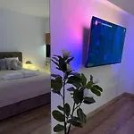 Deluxury Chmielna Апартаменты