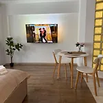 Апартаменты Deluxury Chmielna