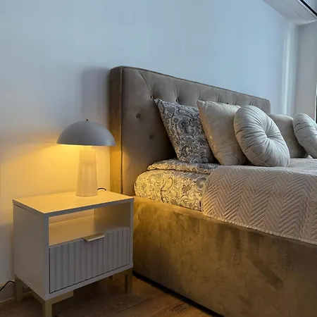 Deluxury Chmielna * Warsaw