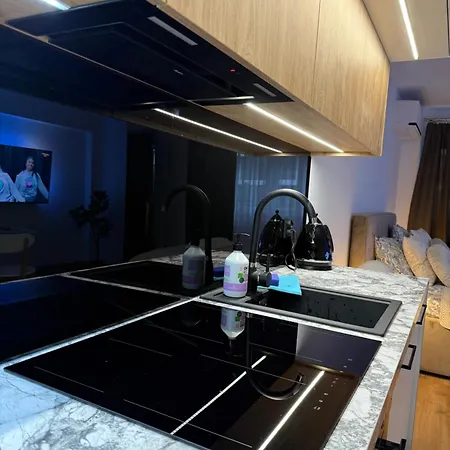 Deluxury Chmielna * Warsaw